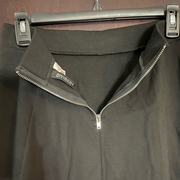 LIKE NEW Skater Skirt - Picture 3 of 4